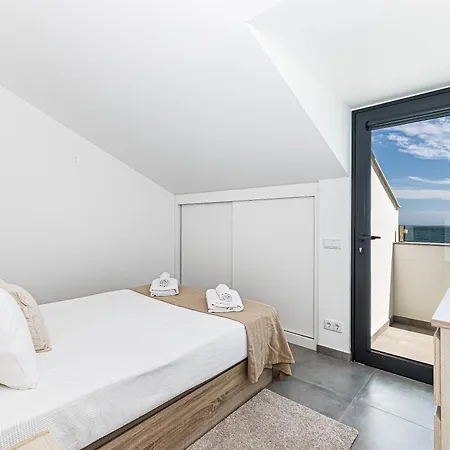 Coralmar Apartment